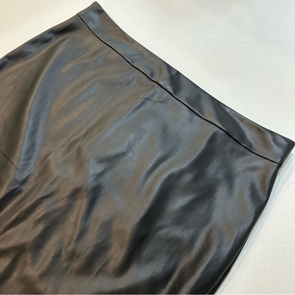 Universal Standard Sillaro Vegan Leather Skirt Black, New w/ Tags, Size 22 - Picture 4 of 15